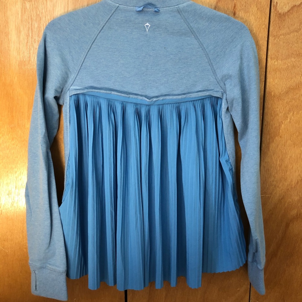 Ivivva Lululemon Pullover Ruffle Sweatshirt - Picture 2 of 4